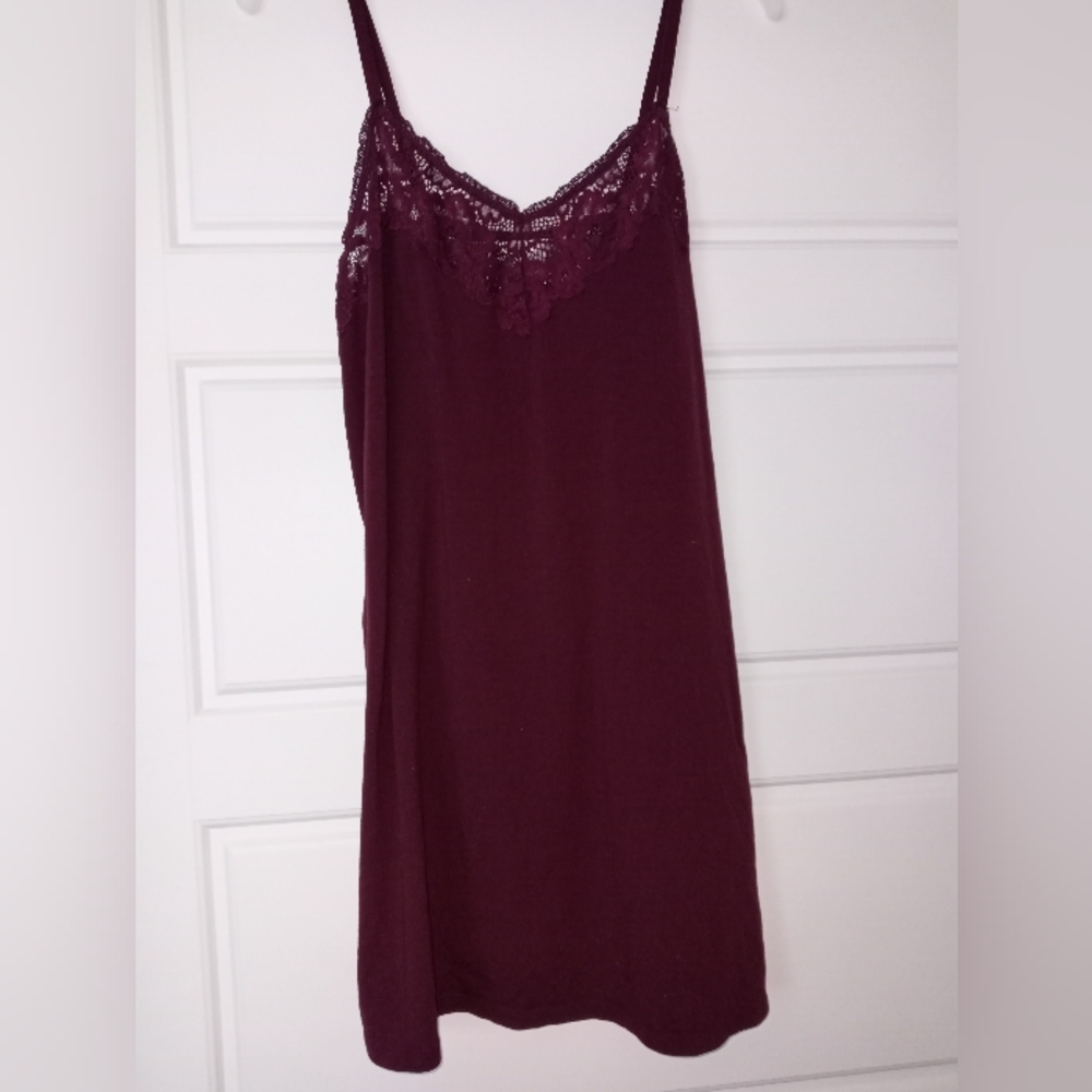 New sleeveless blouse size large with lace